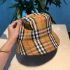 Modedesigners mens hatt för kvinnors hink hattar strandkappen sol förhindra kvinnor bokstav b monterad motorhuven beanie 2305163pe