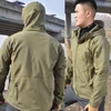 Jagd Jacken Taktische Soft Shell Jacke Set Männer Armee Jacken Hose Wasserdichte Warme Camo Kleidung Military Fleece Mantel Windjacke