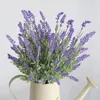 Dekorative Blumen Faux Lavendel Blume Kunststoff Falscher Blumenstrauß Nicht verwelkende Simulation Hochzeitsfeier Gefälschte Pflanzendekoration