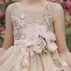 Девушка одевается от плечо пушистое приспособление для тюля милое цветочное платье принцессы для свадебной подружки невесты для вечеринки по случаю дня рождения