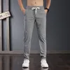 Pantalons pour hommes Marque d'été Pantalons en soie glacée minces et respirants À la mode Jeunes hommes Style coréen Pantalons légers à taille élastique 230516