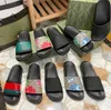 Designer män kvinnor sandaler blommor blommor tofflor glider korrekt blomma sandal tiger orm tryck bild sommar bred platt plattform toffel toppkvalitet storlek 35-47