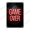 HISIMPLE Lustig gestaltetes Neonschild Gaming Metallgemälde Jungen Gamer Poster Metallplatte Vintage Wandkunst Dekor für Jungen Wohnzimmer Spielzimmer Zuhause Wandaufkleber Größe 30 x 20 cm