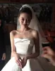 2025 ärmar klänning elegant super handgjorda pärlkvalitet brud alla klänningar stropplös bröllopsklänning