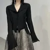 Kvinnors blusar skjortor gotiska kvinnor svarta skjortor koreanska mörka akademiska kvinnliga designade oregelbundna toppar vår mode streetwear y2k blus 230516
