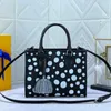 Mt Onthego Tote Bag Women Handväska axelväskor kalvskinn äkta läder vit polka dot tryckt klassiska bokstäver totes väska interiör zip pocket silver hårdvara