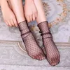 Chaussettes Bonneterie Printemps et Été Rétro Dentelle Floral Mesh Chaussettes Femme Fine Tube Moyen Transparent Respirant Chaussettes En Soie Ultra-mince Nouveau P230516