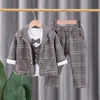 Pajamas 2023 Pakaian anak anak fashion baru rompi rantai bayi setelan pria warna solid kaus dasi tiga potong gaun malam 공식 230516