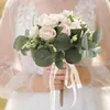 Kwiaty dekoracyjne bukiet miękkie wstążki panna młoda trzymająca bukiety ślubne boho dla
