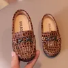 スニーカーSepatu Kulit bayi laki laki laki laki laki kasual anak loafer slip on logam gesperシックモカシンUntuk pesta pernikahan 21 30 Baru 230516