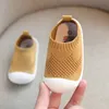 Sneakers Sepatu kets balita laki laki dan perempuan sepatu jaring bersirkulasi Sol empuk nyaman antiselip untuk anak bayi 230516