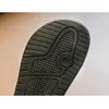 Sandals Kulit Anak Laki laki Desainer untuk Sepatu anak Antilicin Mode Luar Ruangan Hitam Coklat Putih Baru 230516