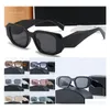 Solglasögon modedesigner för Man Woman Classic Eyeglasses Goggle Outdoor Beach Sun Glasögon 7 Färg Valfri Drop Delivery Accessor Dhouk