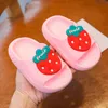 Slipper Sandal Anak Stroberi Kartun untuk Laki laki Dalam Ruangan Pantai Musim Panas Sepatu Perempuan Imut Lucu Antilicin Rumah Lembut 230516