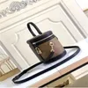 2023 Alta qualidade Lady Elegant Bolsa Messenger Bag Moda de ombro versátil Classic Luxury Designer Brand com lenço de seda de caixa