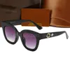 Lågt pris ~ Solglasögon Designer Classic Eyeglasses Goggle Outdoor Beach Sun Glasögon för Man Woman Mix Color Valfri Triangulär signatur