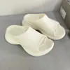 2023 Poolcroc Sandals Women Slides Slippers Platform 5cm قاع الأحذية السميكة المصمم للماء الصيف شاطئ مفتوح أحذية أصابع القدم EU35-42 مع صندوق NO445