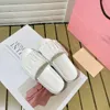 Designer sandaal Gematelasseerde sandalen Nappaleer Slides Vouwslippers Platte hak Slide Dames rubberen slipper met doos