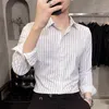 Herrenhemden Frühlingselastisches schwarzes koreanisches gestreiftes Hemd Herren Langarm Business Casual Slim Fit Nicht bügeln Zoll Herrenkleidung Weiß