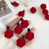 Huvudbonad hårtillbehör Korean Red Velvet Rose Hair Clips for Women Small Flower Hairpins Girls Elegant Hair Clip Pin Barrettes Wedding Hair Accessories 230517