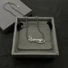 Bijoux de luxe Design Français Lettre Hommes et Femmes Pendentif Collier Personnalité De La Mode Accessoires Simples Cadeau De Vacances