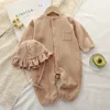 Rompers Muslin Jumpsuit Topi Katun Bayi Romper Lengan Panjang Untuk Anak Laki Laki Perempuan Warna Solid Musim Semi Gugur Baju Baru Lahir 230516