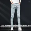 Jeans da uomo per pantaloni da uomo con piedini elastici slim fit Adolescenti e studenti Versatile Jean White Snowflake Style