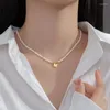 Choker Minar Vintage Baroque Freshwater Pearl Necklace for Women Girls 14Kゴールドメッキ真鍮ビーズ26文字ペンダントネックレス