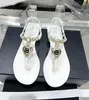 Paris New Brand Designer Fashion d'été Volyme 2C Love Pearl Buckle Femmes tongs Sandals Flat Sandals Slipper Channel T Lace Up Femme Beach Shoe 'S