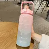 Butelki z wodą 2 -litrową butelkę z wodą ze słomy motywacyjnymi butelkami sportowymi z naklejkami dla dziewcząt 230516