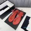 Sommarpopulära kvinnor sandaler 2023 Luxury Brand Business Dress Wedding Party Leather Casual Flat Heel Slippers
