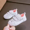 スニーカーjgshowkito sepatu kasual anak perempuan fashion berseluncur putih untuk balita anak olahraga antiselip kucing kartun lucu 230516