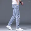 Мужские джинсы высококачественные мужчины 2023 Лето тонкая растяжка Слим Слим Прямой Странство светлые брюки брюки европейские товары прилив
