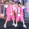 Stage Wear Kid Abbigliamento hip-hop Ragazze Ragazzi Summer Pink Suit Set risvolti Blazer senza maniche Giacca Pantaloncini casual larghi 2 pezzi Street Dance Outfit