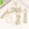 New Elegant Leaf Pattern Wristlet Keychain Cute Pearl Shell Pendant With Keyrings Strap For Women Keys Phones Wallets Decoration