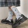 靴下靴屋屋上のエスニックスタイルの女性ソックスハラジュクフラワーストリートウェアロングソックスファッション日本の女の子かわいい靴
