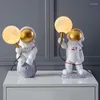Lâmpadas de parede Personalidade Simples Creative Creative Astronaut Lamp Boy Birthday Gift Bedroom Bedside Decoration Moon