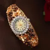 Armbandsur kvinnor tittar på lyxiga diamanter armband 2023 elegant multicolour strass damklänning modeklocka montre femmes