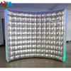 Mur gonflable de toile de fond de cabine de photo de belle conception d'or ou d'argent avec des lumières de bandes de LED de 2pcs pour la publicité de mariage de partie
