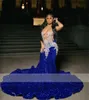 2024 Royal Blue Paillettes Applicazioni di perline Abiti da ballo per ragazze nere Sheer Neck Sweep Train Sirena Abiti da cerimonia formale