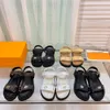 Designer Sunset Comfort Platform Sandaler Real Leather Woven Straw Metal Logo Summer Women Sandels Sandal Black Beach Shoes