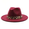 Chapéus de largura de largura de leopardo gancho fedora chapéu jazz para mulheres e homens moda elegante panamá monocromo elob22