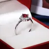 Bande Anneaux Rétro Anneaux 925 Bijoux En Argent Charme Rubis Zircon Pierres Précieuses Bague pour Femmes De Mariage Fiançailles Partie cessoires En Gros J230517