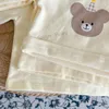Roupas conjuntos de roupas para crianças casuais cutilos set baby com mangas de desenho animado de cartoon urso estampado e calça xadrez com hat girl home 0-2y