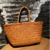 Kvällspåsar Designer vävt Totes Bag Women äkta läder cowskin stickning shopping korg handväska kvinnlig hink grossist 2023