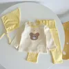 Roupas conjuntos de roupas para crianças casuais cutilos set baby com mangas de desenho animado de cartoon urso estampado e calça xadrez com hat girl home 0-2y