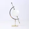 Dekorativa objekt Figurer Bola Kristal Logam Dasar Bentuk Dunia Emas Mode Berdiri Dekorasi Tetap Agate Gloden Globe 230517