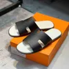 Senaste män tofflor Designer Slipper Lazy Large Beach Sandals Calfskin Slides Summer Flat Scuffs Sandal Size 38-4500