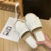 Designer Sandaler Braid Straw Sole Beach Slippers Women Classic Flats Tjock Botten Hälen Summer Lazy Flip Flops quiltade läderdam Slides Shoes Hotel Bath Sandal C66