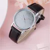 Avanadores de pulso Mulheres assistem a um mostrador de mostrador vintage assistir Sweet Leather Strap Casual Feminino Bracelete Quartz Relógio de Senhoras